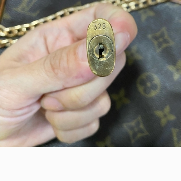 Louis vuitton lock with chain - Picture 7 of 7